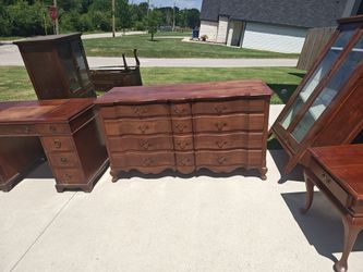 Antique chest of drawers
