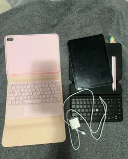 iPad Bundle- Great Condition + Accessories Included