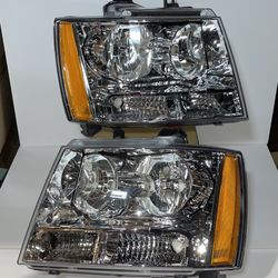 Chevy Tahoe / Avalanche / Suburban Headlights For 2007 To 2014