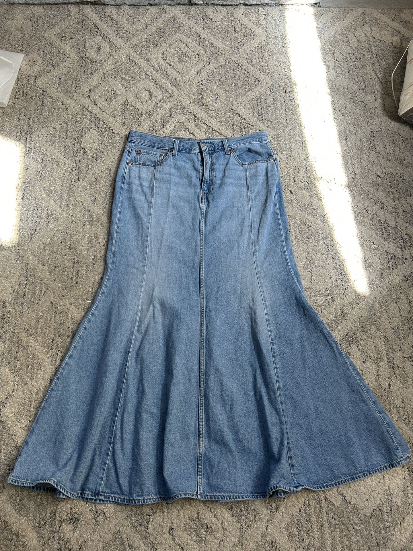 Levi’s Mermaid Jean Skirt Size 32