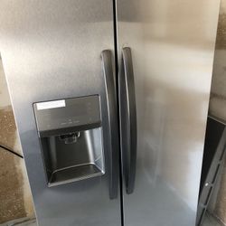 Frigidaire Side By Side Refrigerator Like New