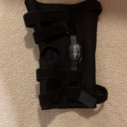 XX Large Donjoy Knee brace