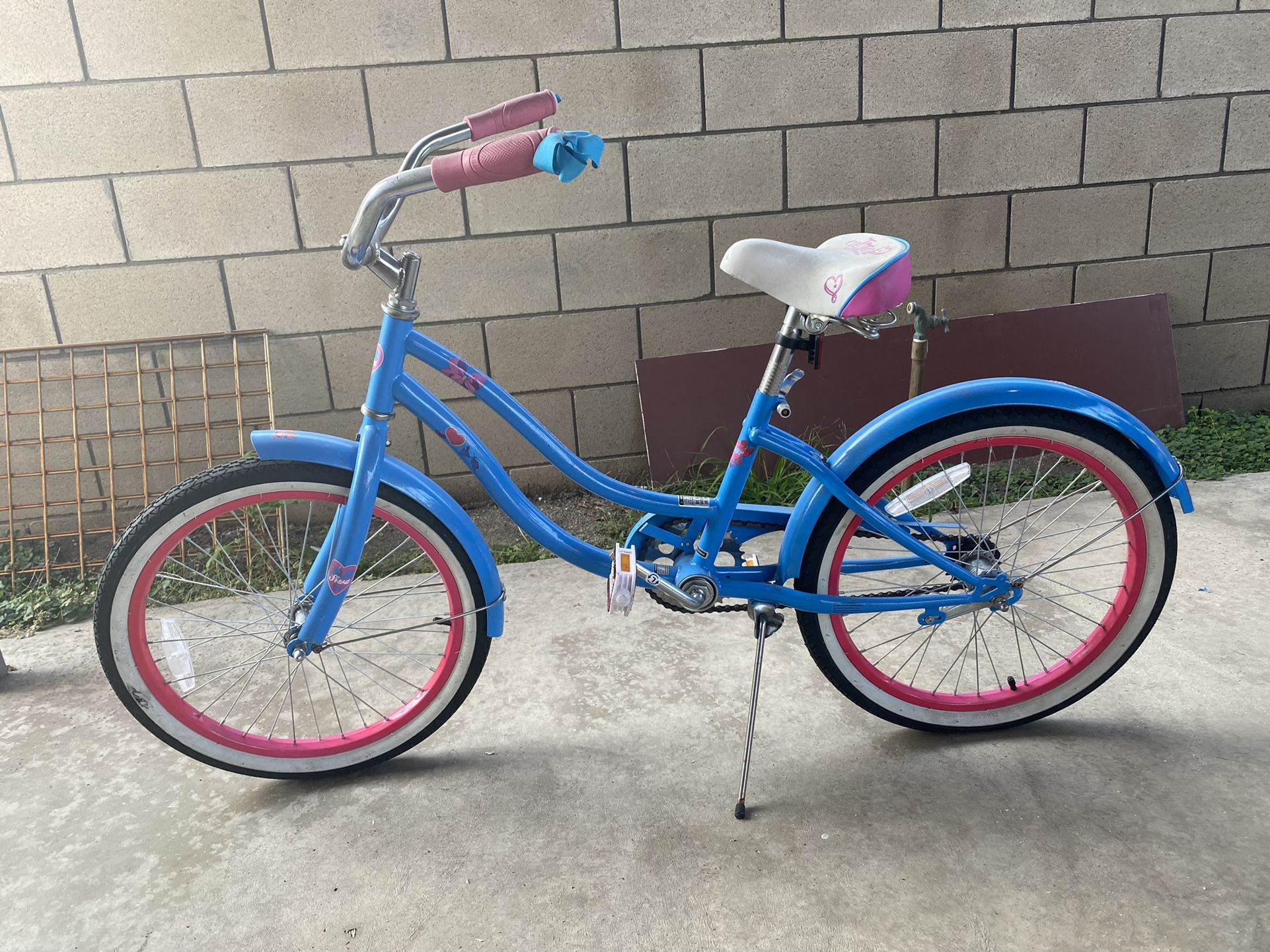 Kids Bike Jojo Siwa Bike For 6 7 Or 8 Year Olds for Sale in Irwindale CA OfferUp