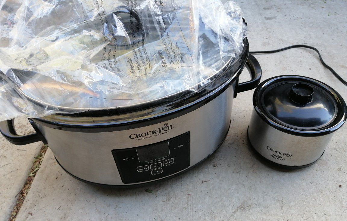 Crock Pot The Original Slow Cooker SCCPVLF710-S and Crock Pot Little Dipper 32041 Dip Pot