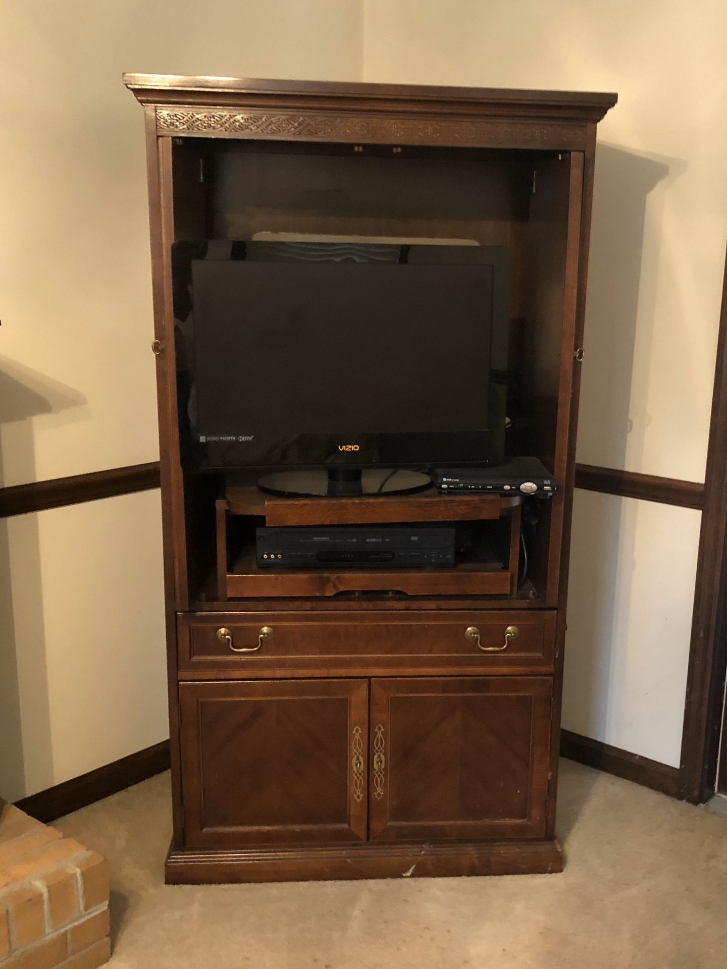 TV stand/Wardrobe