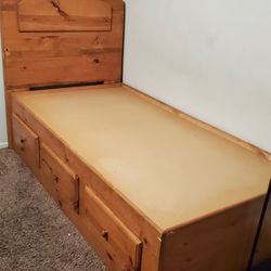 Solid Wood Twin Bed With 3 Drawers