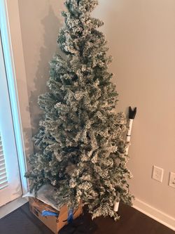 FREE CHRISTMAS TREE