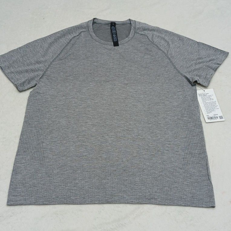 Lululemon Men's T-shirt