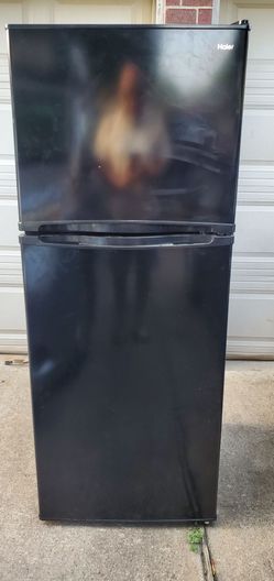 1 year old Haier 9.8 top freezer refrigerator