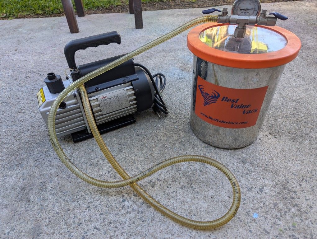 1.5 GALLON CHAMBER WITH WITH 3.5 CFM STAINLESS STEEL DEGASSER