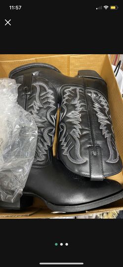 BRAND NEW Men’s Cowboy boots.