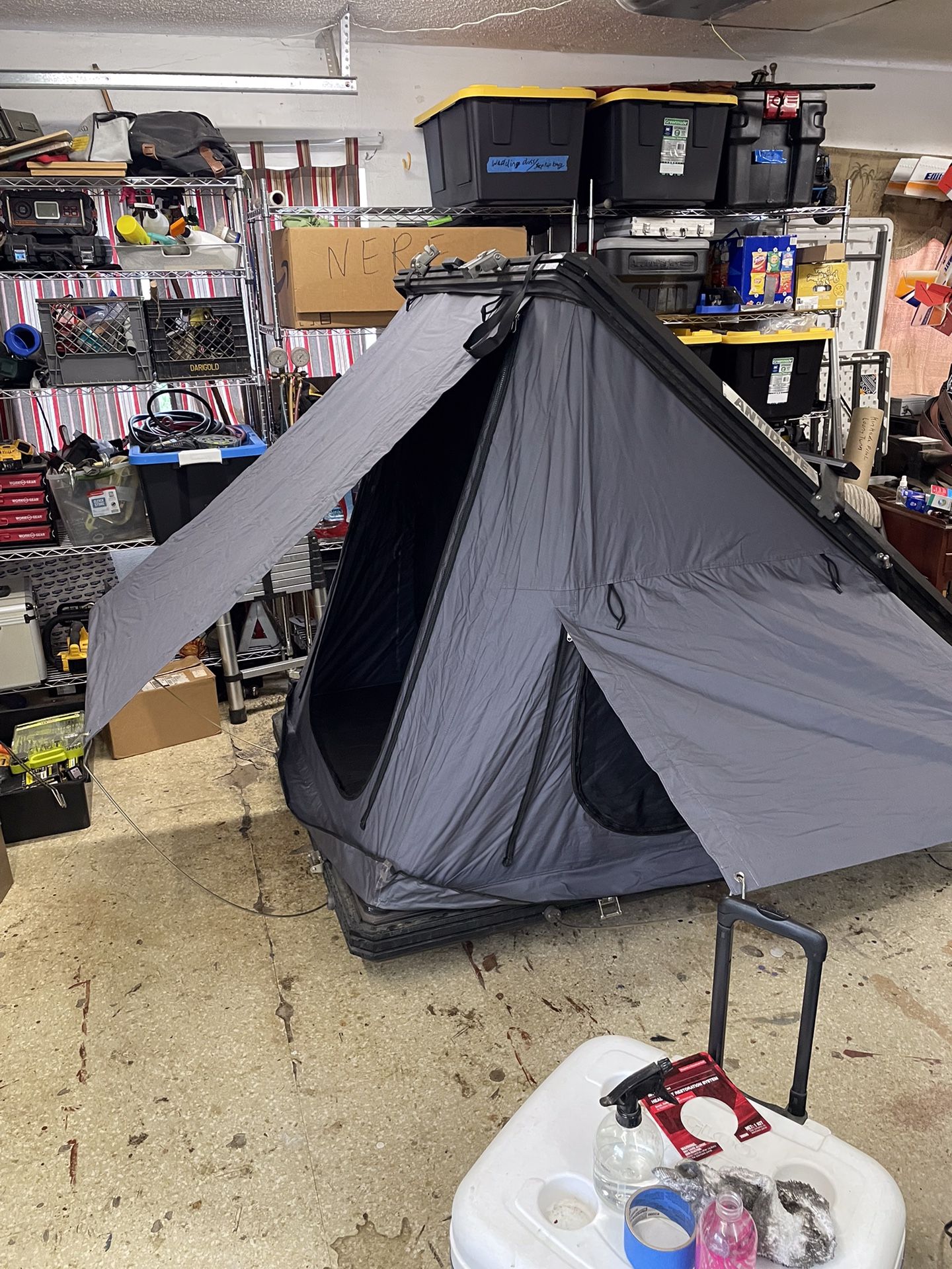 Large Antidote, Aluminum Clamshell Rooftop Tent