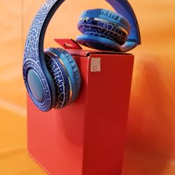 New Bluetooth/rechargeable/earpiece/ Headphones/earbuds/headset many styles available compatible with iPhone or android Bz9