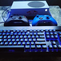 Xbox Series S,keyboard,mouse Pad,and Controlers 2