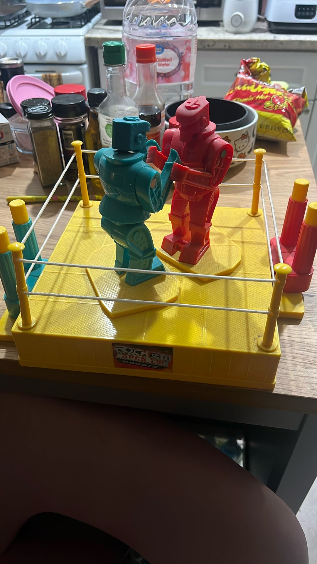 2001 Rock em Sock em Robots