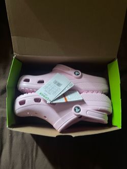 Crocs size 9 in women
