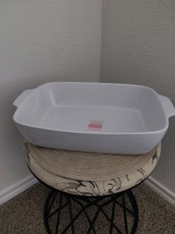 STONWARE CASSAROL DISH