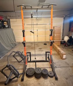 Squat rack with pulley system
