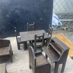 Dollhouse Miniature Furniture Set