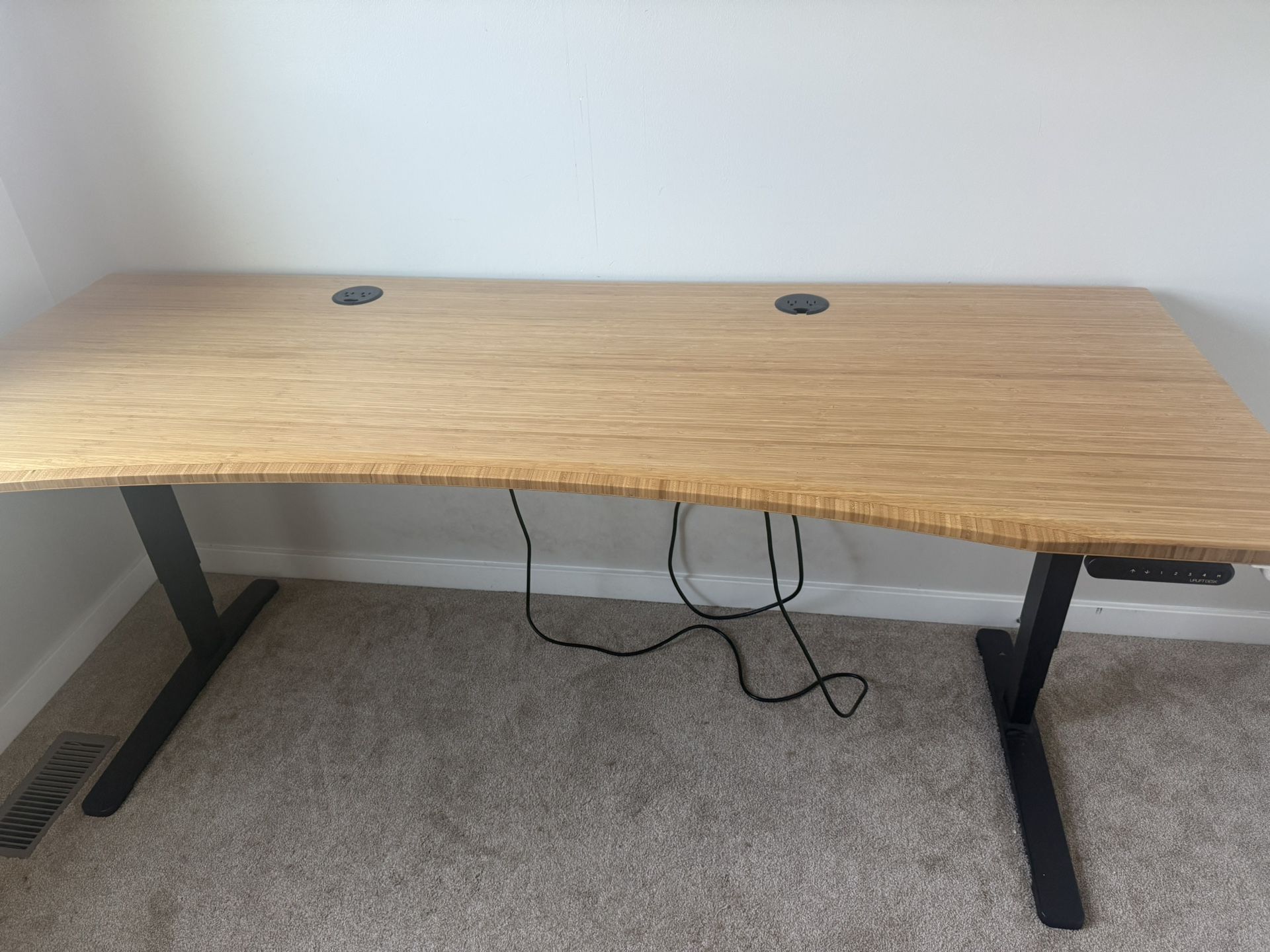 Uplift bamboo Desk