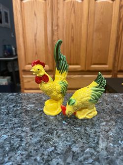 Vintage Ceramic Chicken Hen & Rooster Pair of Salt and Pepper Shakers. Size approximately the tallest is 5 inches tall. Preowned some minor paint we