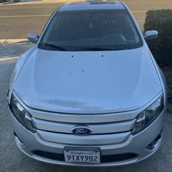 Ford fusion se 2011 (for parts)