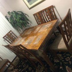 LIKE NEW -DINNER TABLE