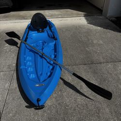 8ft Kayak With Paddle Single Seat  Excellent Condition 