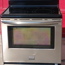 Frigidaire Electric Stove for Sale 
(Works Great)
Comes w/Warranty 
Delivery Available 