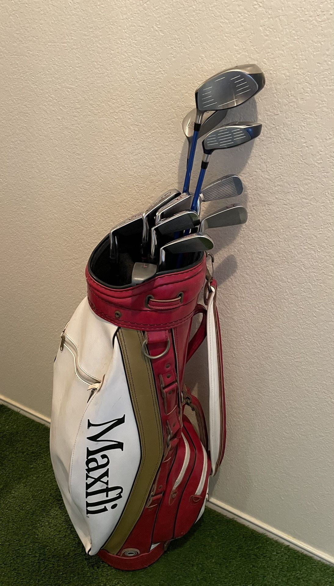 Adams Hogan Golf Club Set w/Maxfli Bag (RH)