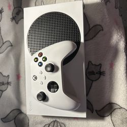 XBOX SERIES S WITH FREE ITEMS
