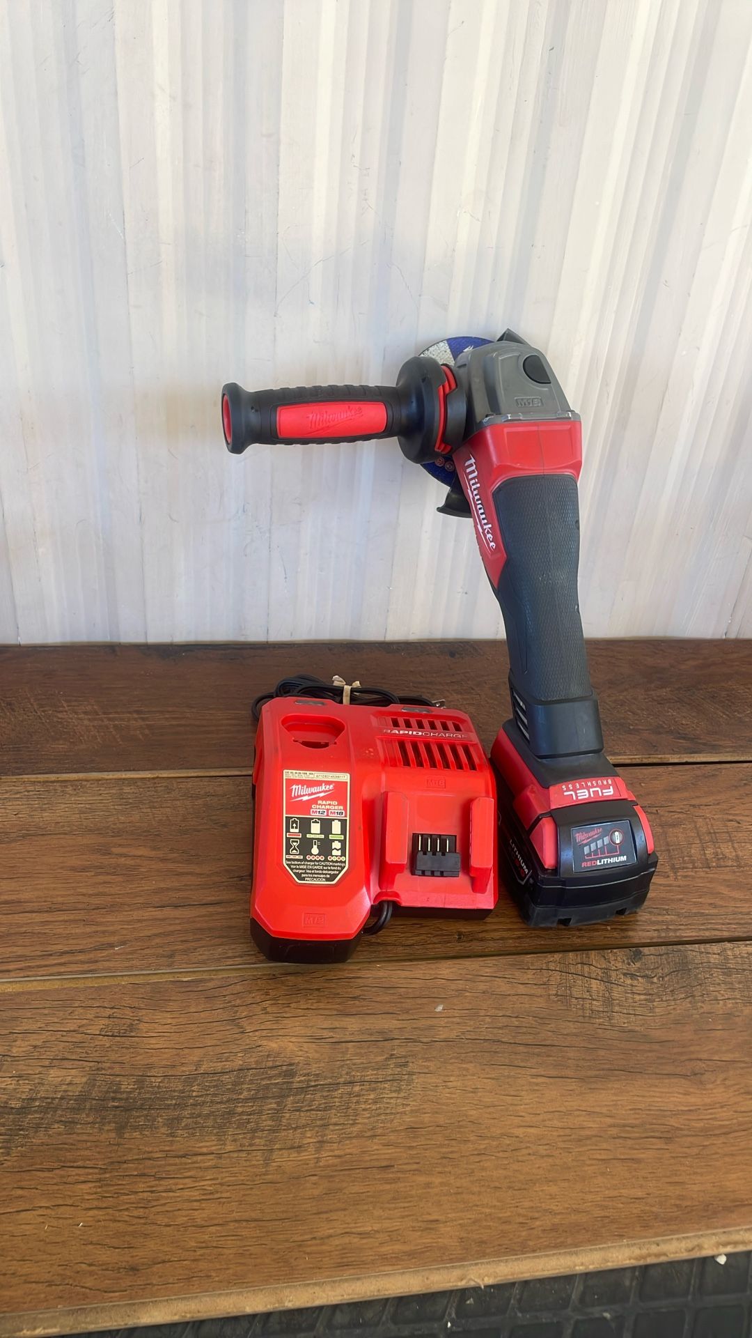 Milwaukee M18 FUEL 18V Lithium-Ion Brushless Cordless 4-1/2 in./5 in. Grinder w/ 5.0 Battery On Rapid Charger
