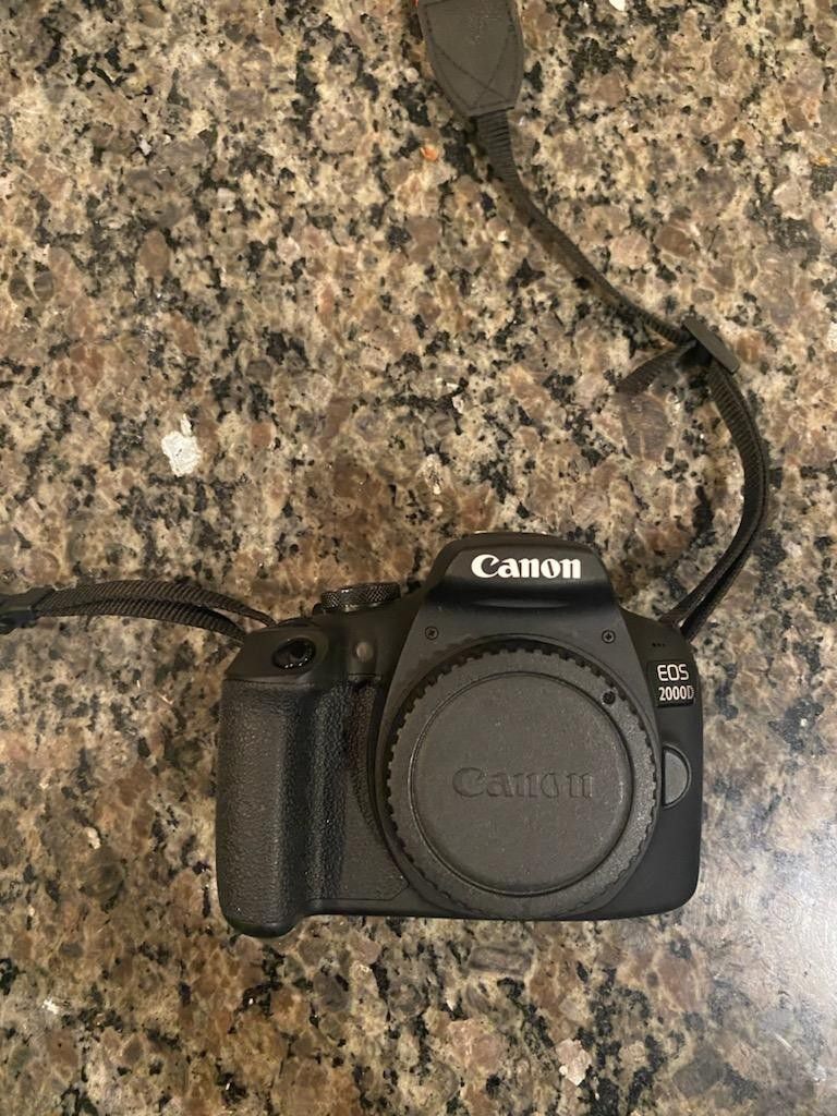 Canon T7 Camera With Accessories 