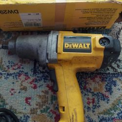 De walt  1/2in heavy duty  lmpact wrench 