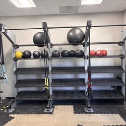 GYM EQUIPMENT FOR SALE - (NEEDS TO GO - MAKE ME AN OFFER)
