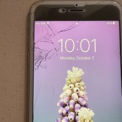 iPhone 6s plus 64gb - Silver - Unlocked - CRACKED SCREEN- IS WORKING