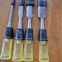 FOUR PIECE WOOD CHISELS