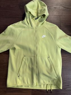Nike Tech Fleece. Neon Green