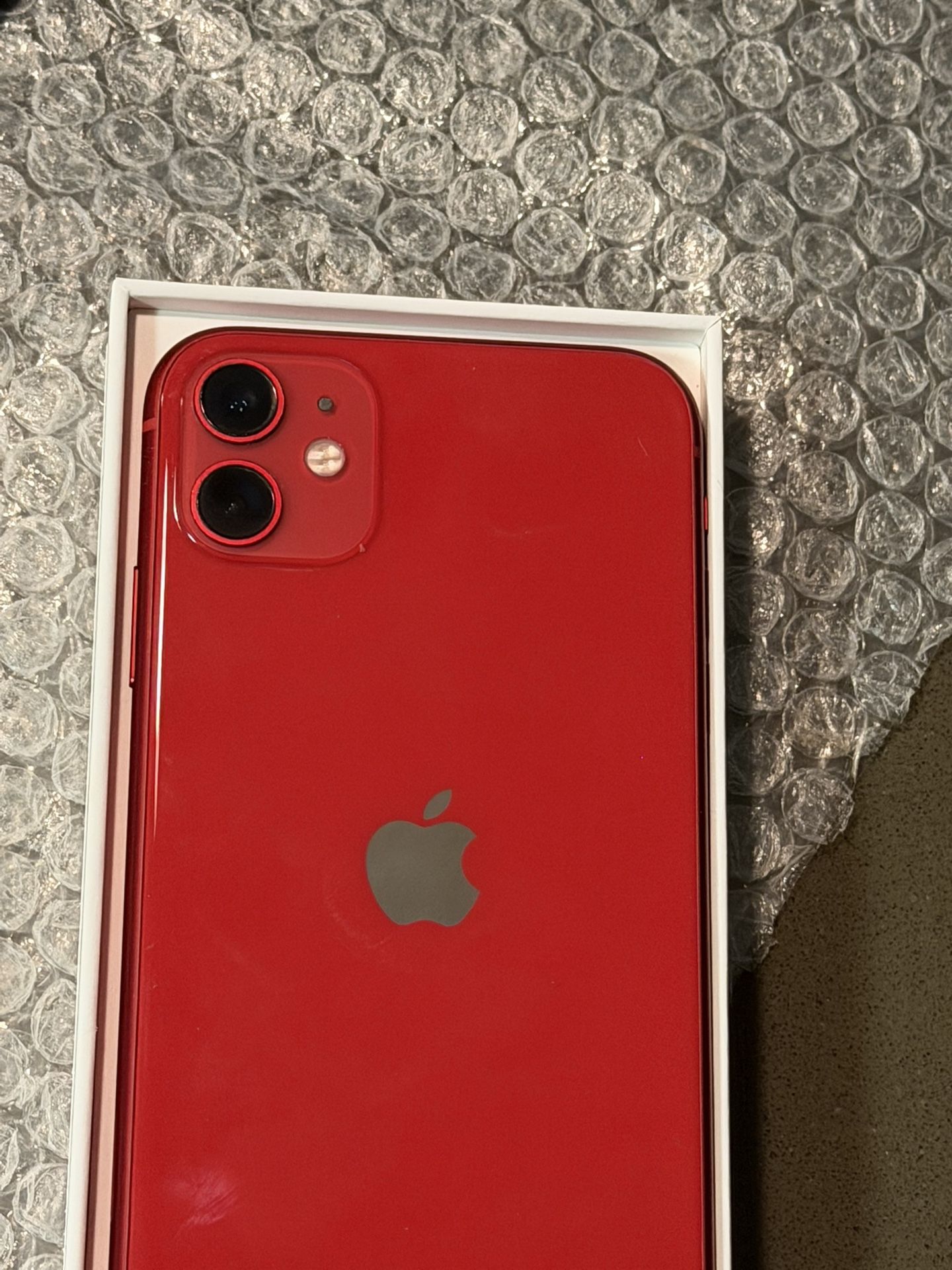 iPhone 11 Red UNLOCKED 92% Battery Health Excellent