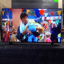 50 inch Roku 4k smart onn beautiful tv comes with remote control shows great quality clear picture works perfect guaranteed