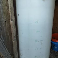 160 Gallon Water Container