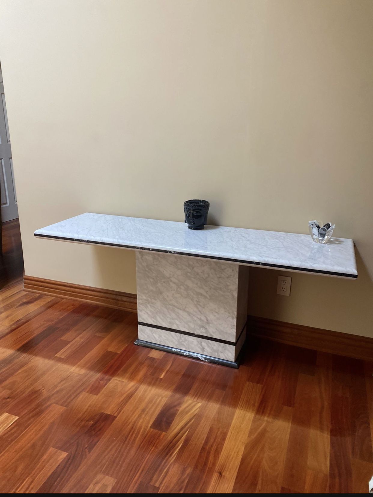 Artedi Marble Table