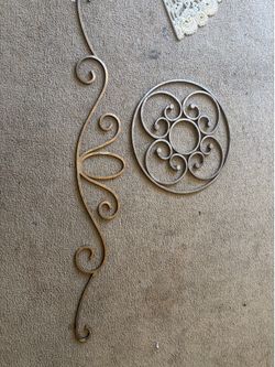 Metal wall decor moving Sale