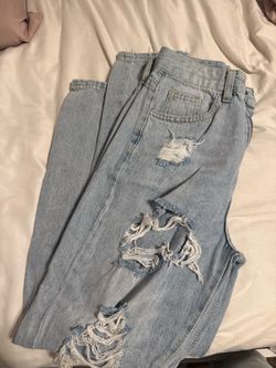Baggy ripped jeans