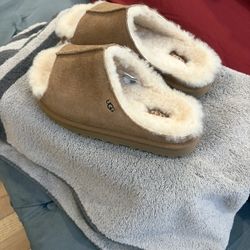 Uggs Women Greenport Slides Size 5