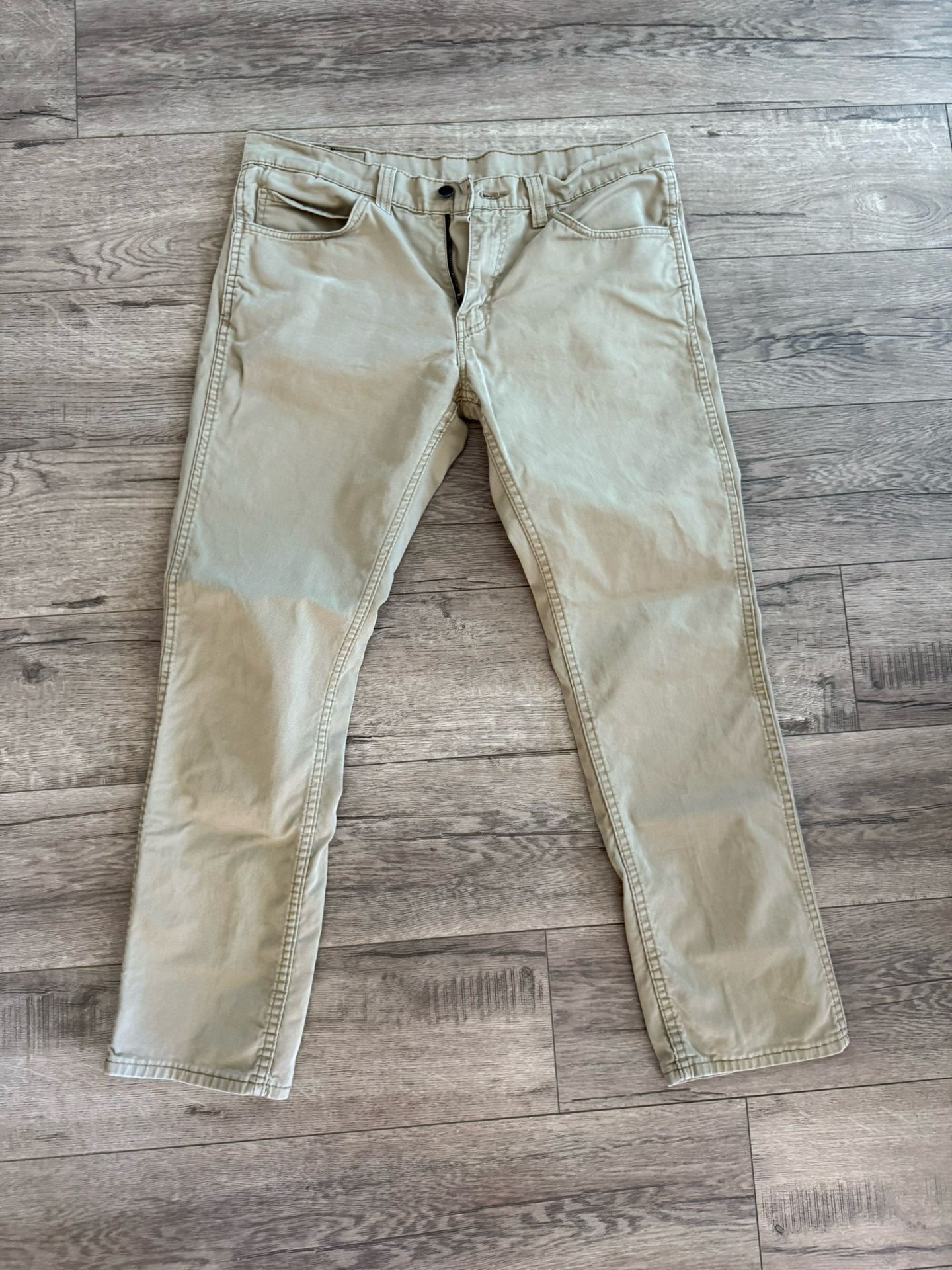 Levis 33x30 Tan 511
