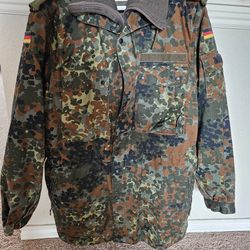 Men's Size 40  Heavy Duty Camo Coat