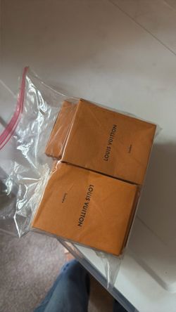20 pairs of LV authentic shoe laces