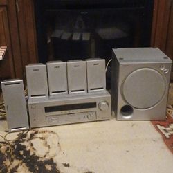 Sony DAV-S300 5.1 Channel Wired Home Theater System w/ Speakers & Subwoofer