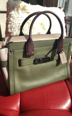 NEW COACH HANDBAG